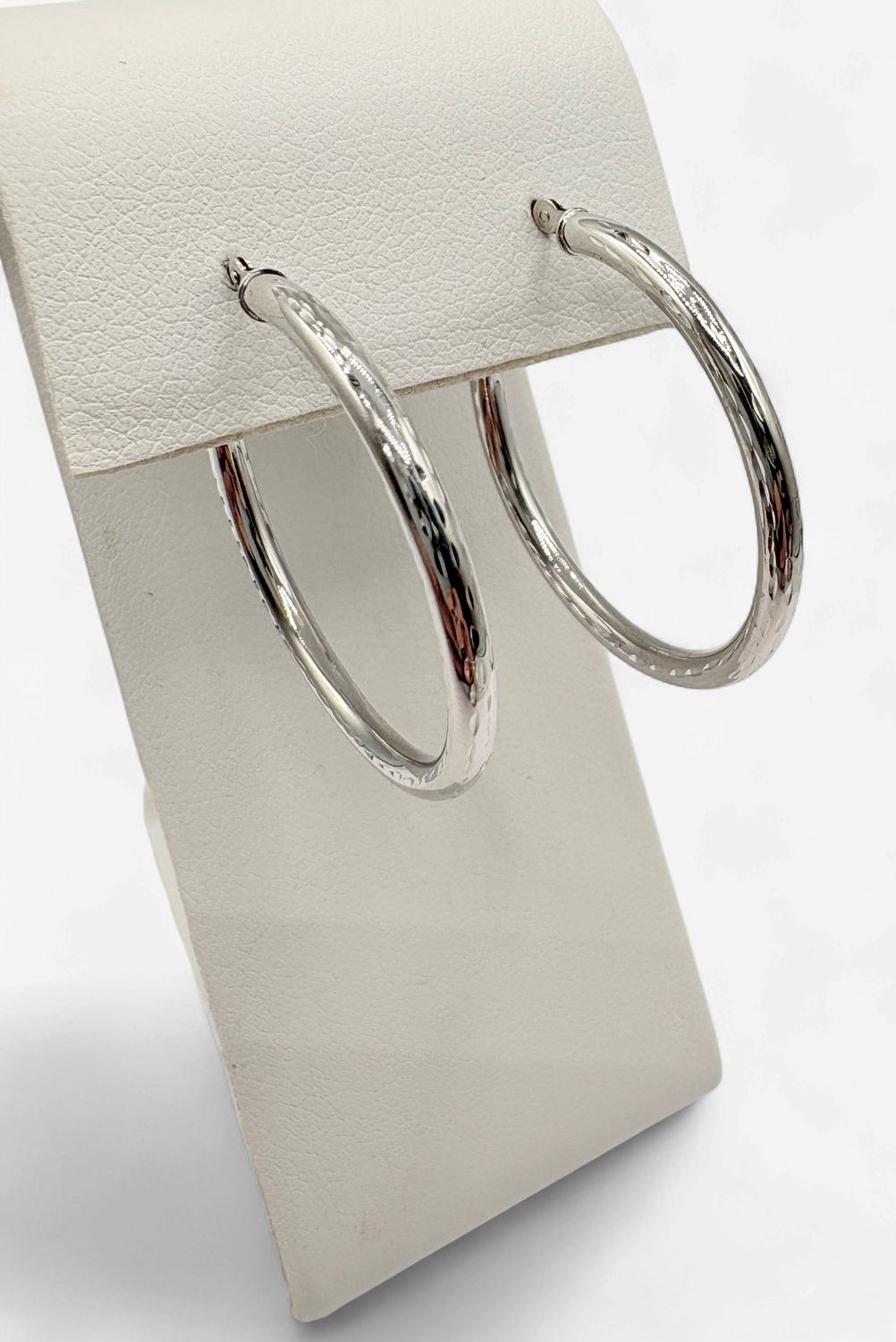 10KW DIAMOND CUT HOOP EARRING