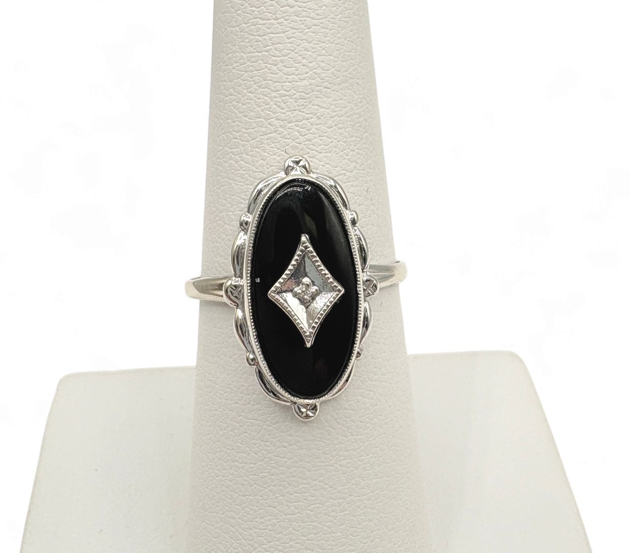 10KW BLACK ONYX OVAL RING WITH DIAMOND SIZE 7.25