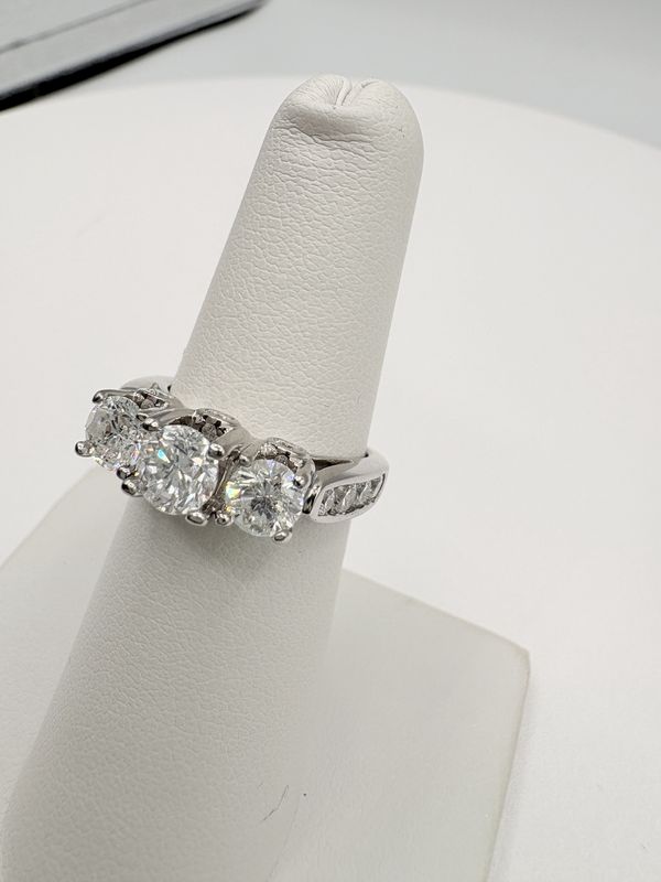 14KW APPROX 2CTW DIAMOND ANNIVERSARY BAND RING SIZE 6