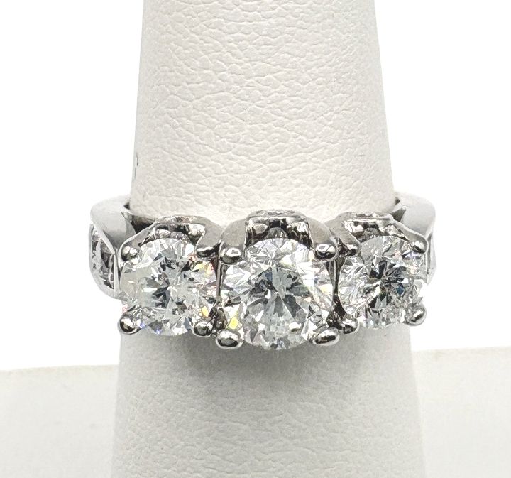 14KW APPROX 2CTW DIAMOND ANNIVERSARY BAND RING SIZE 6