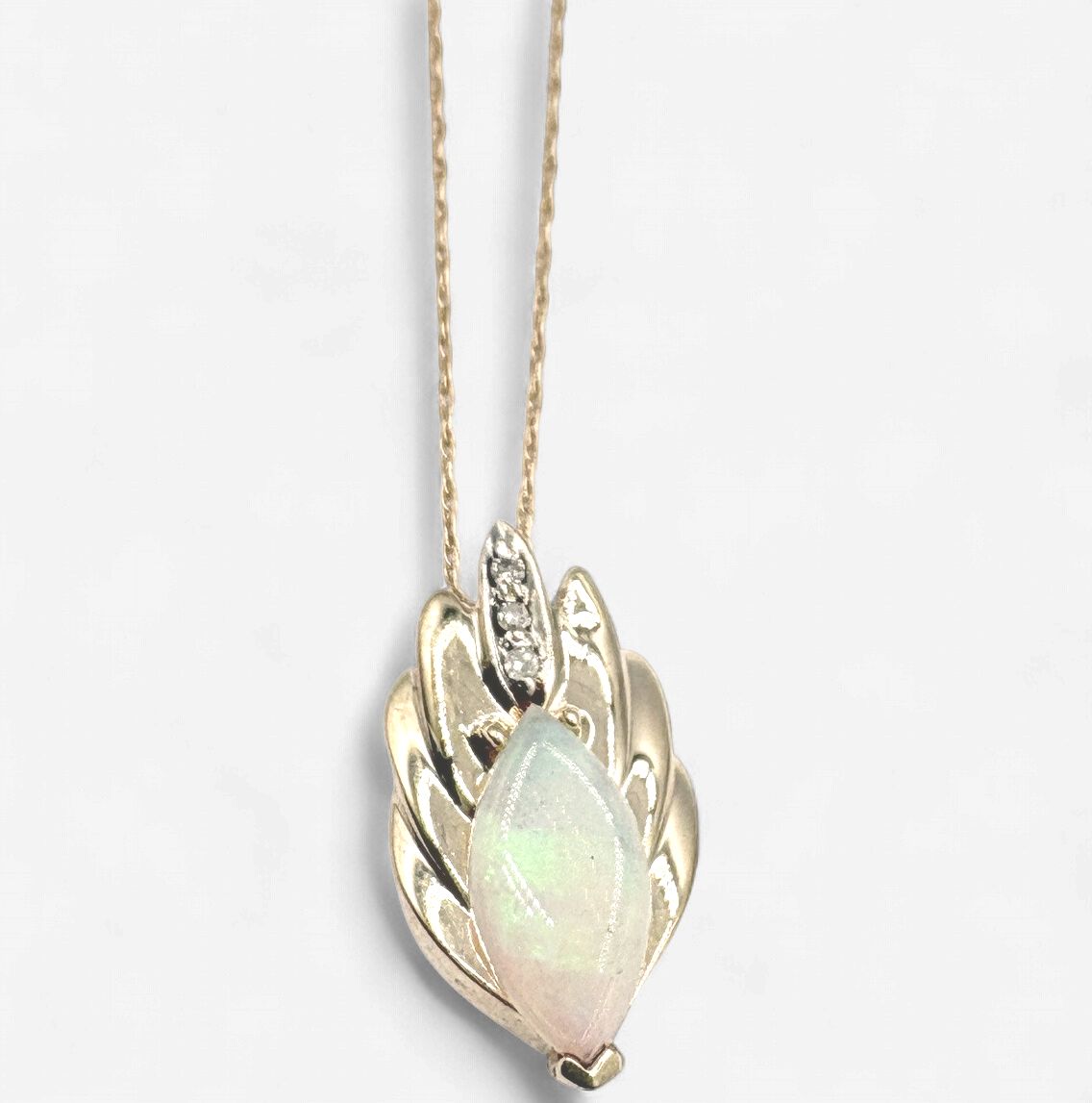 14KY OPAL &amp; DIAMOND PENDANT WITH CHAIN 18"
