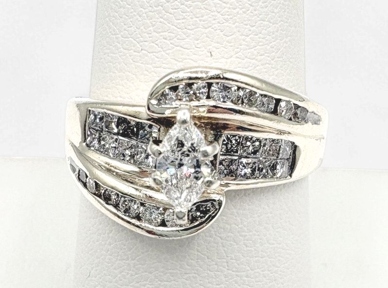 10KY APPORX 1CTW MARQUIS BRIDAL RING SIZE 8.5