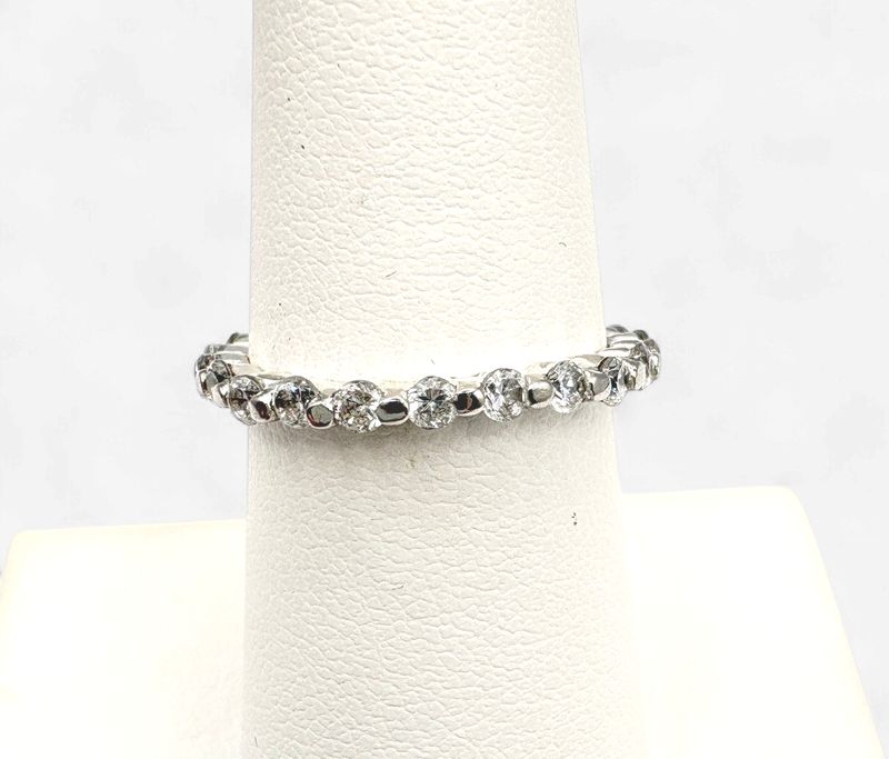 STERLING CLEAR STONE ETERNITY BAND RING SIZE 6.5