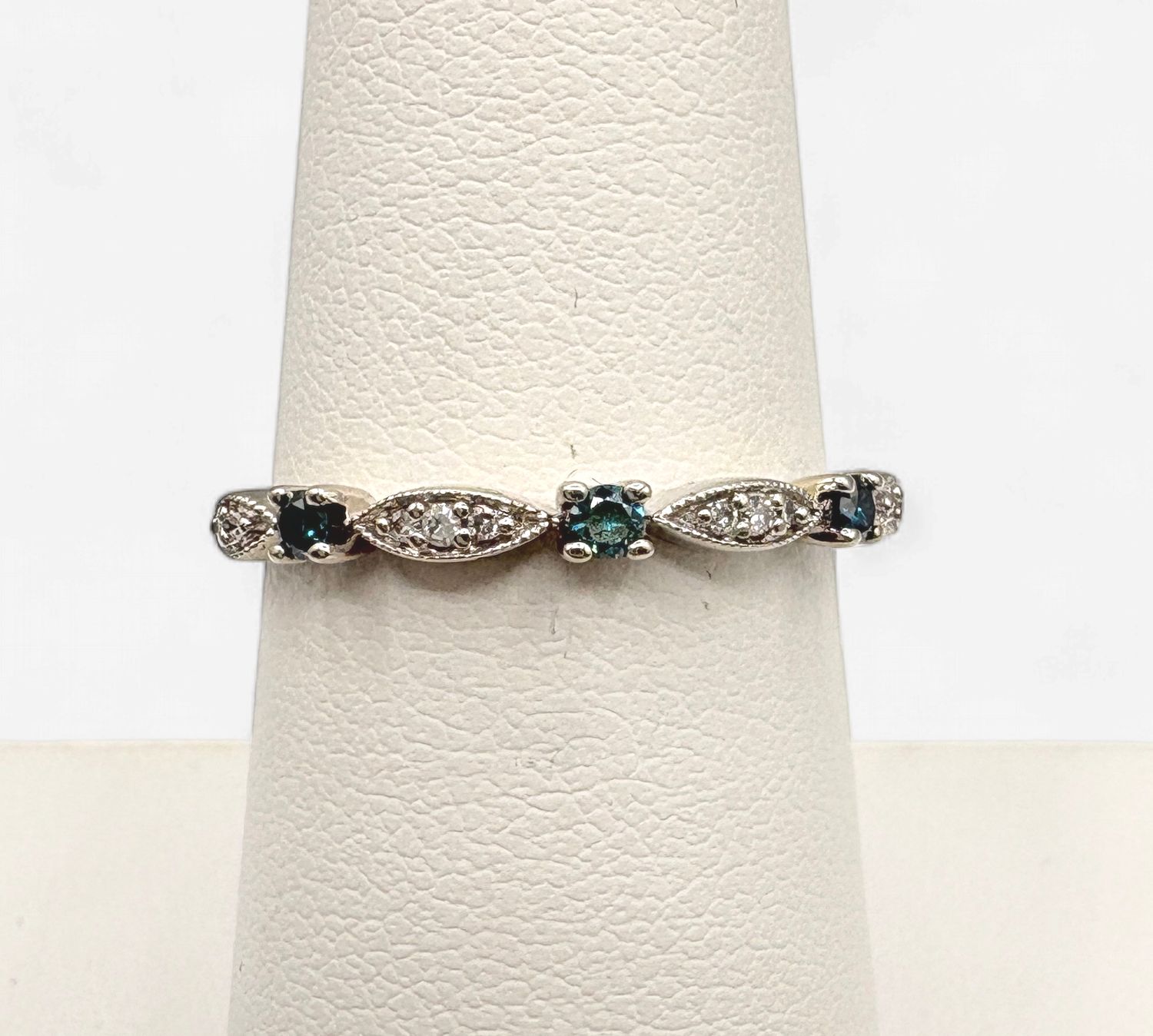 10KW WHITE &amp; BLUE DIAMOND BAND RING SIZE 7