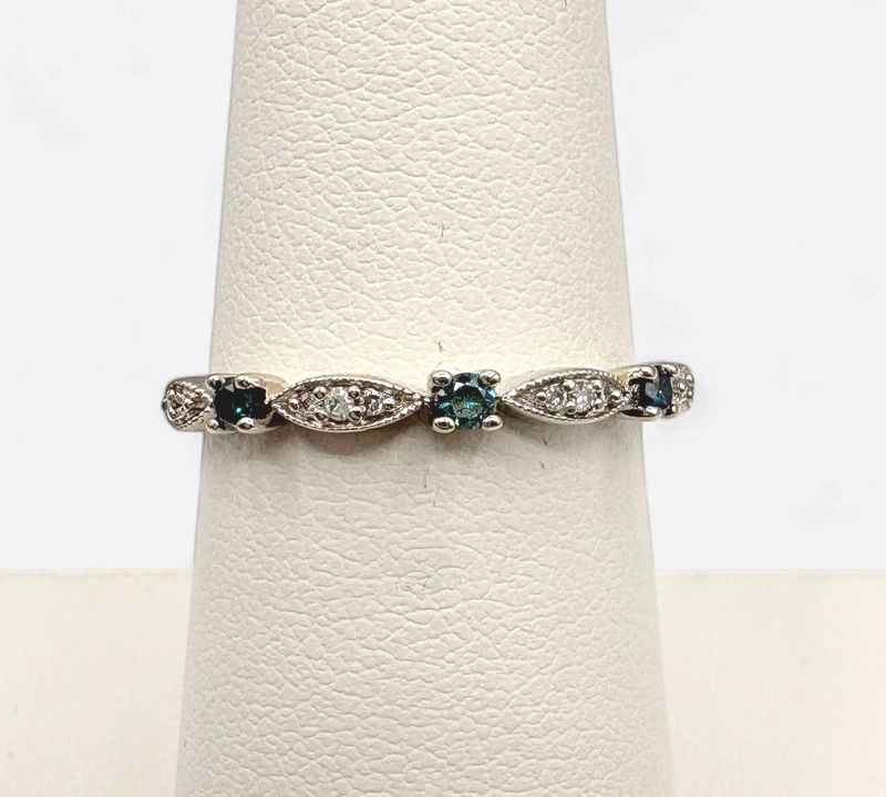 10KW WHITE &amp; BLUE DIAMOND BAND RING SIZE 7