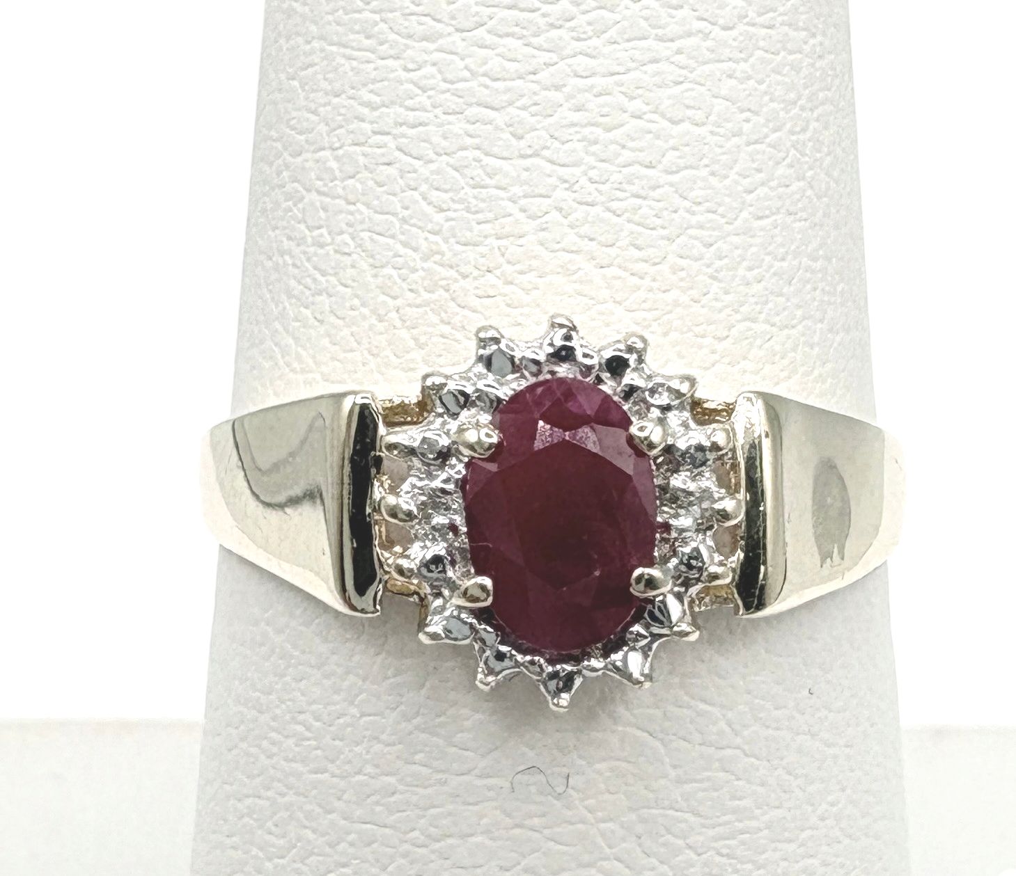 10KY OVAL RUBY &amp; DIAMOND RING SIZE 7.25