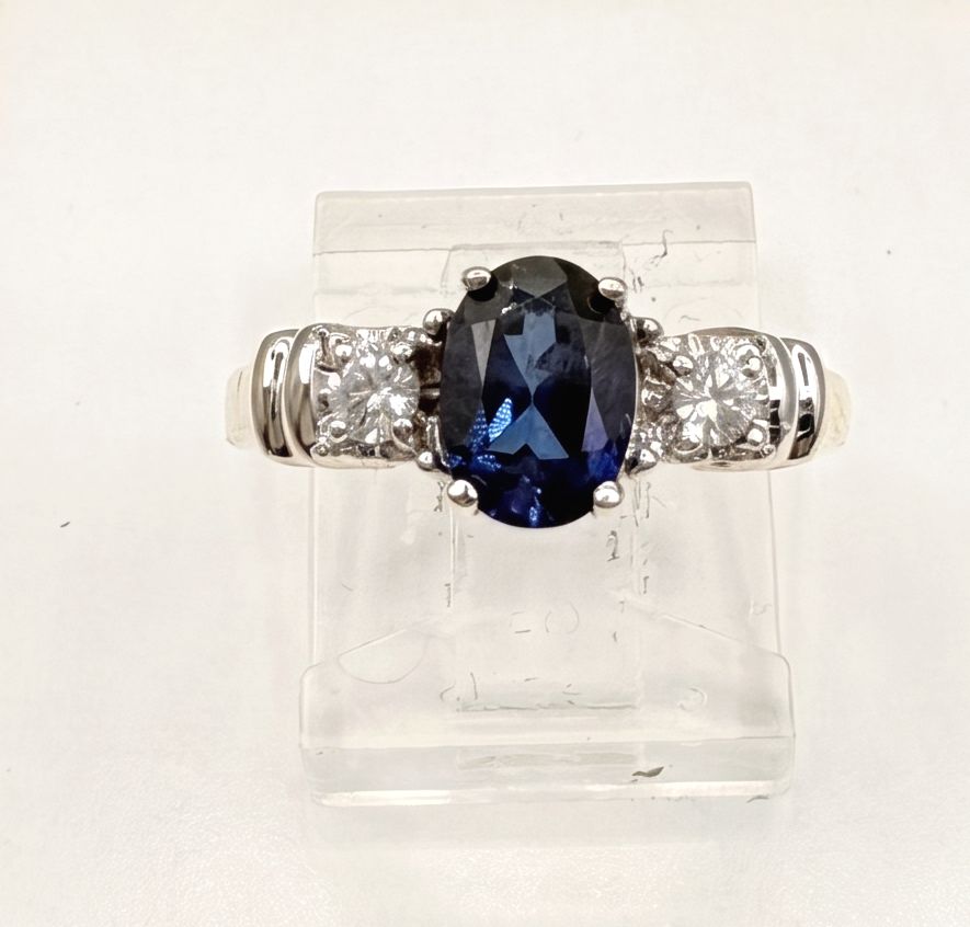 10KY SAPPHIRE &amp; DIAMOND RING SIZE 5.5