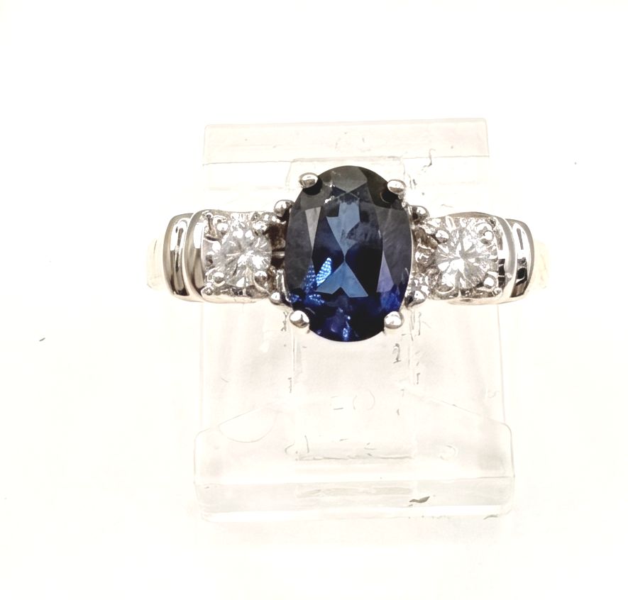 10KY SAPPHIRE &amp; DIAMOND RING SIZE 5.5