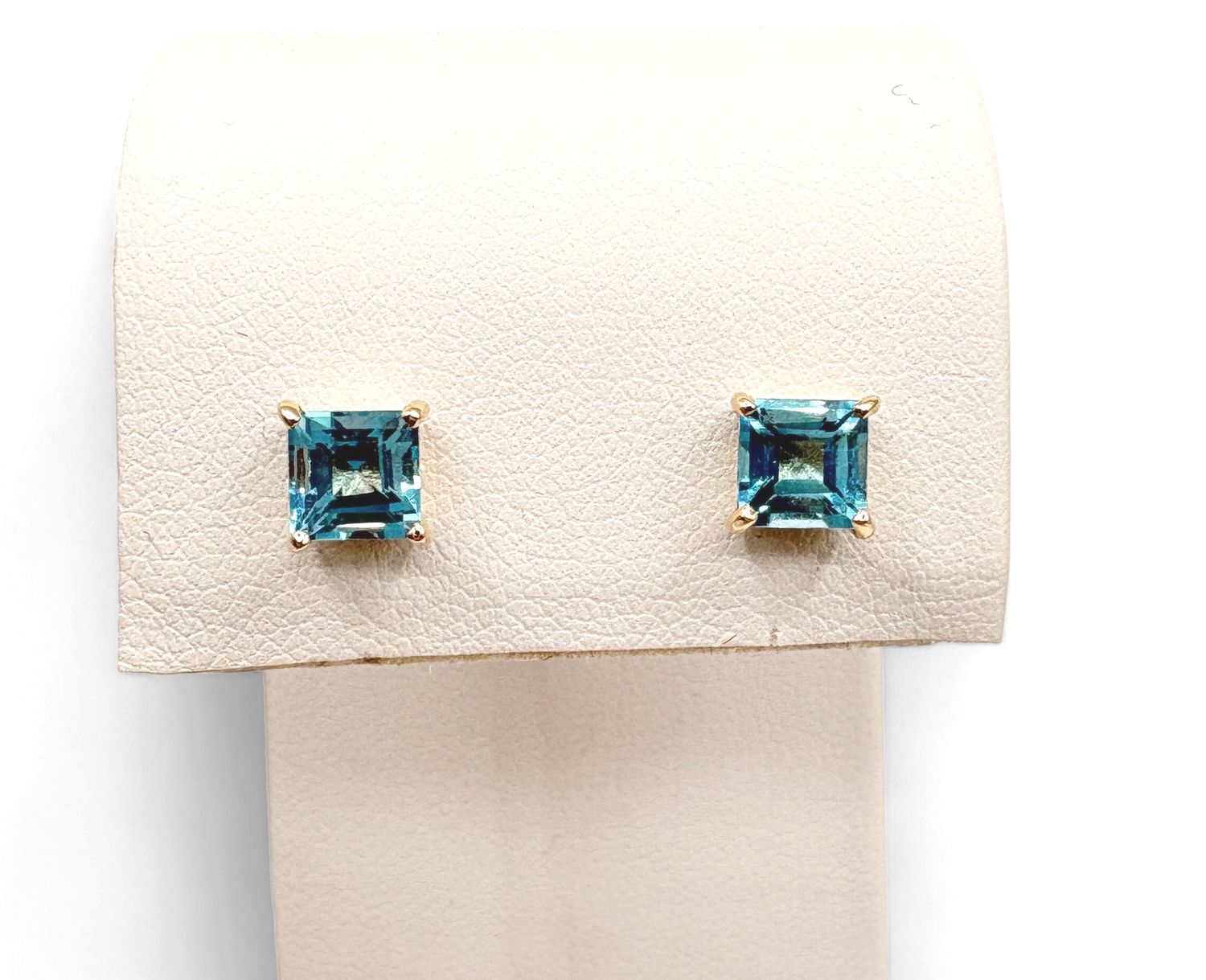 14KY SWISS BLUE TOPAZ STUD EARRING