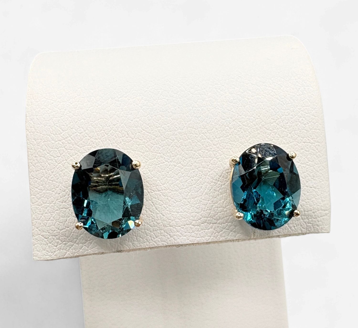 14KY LONDON BLUE TOPAZ OVAL EARRING