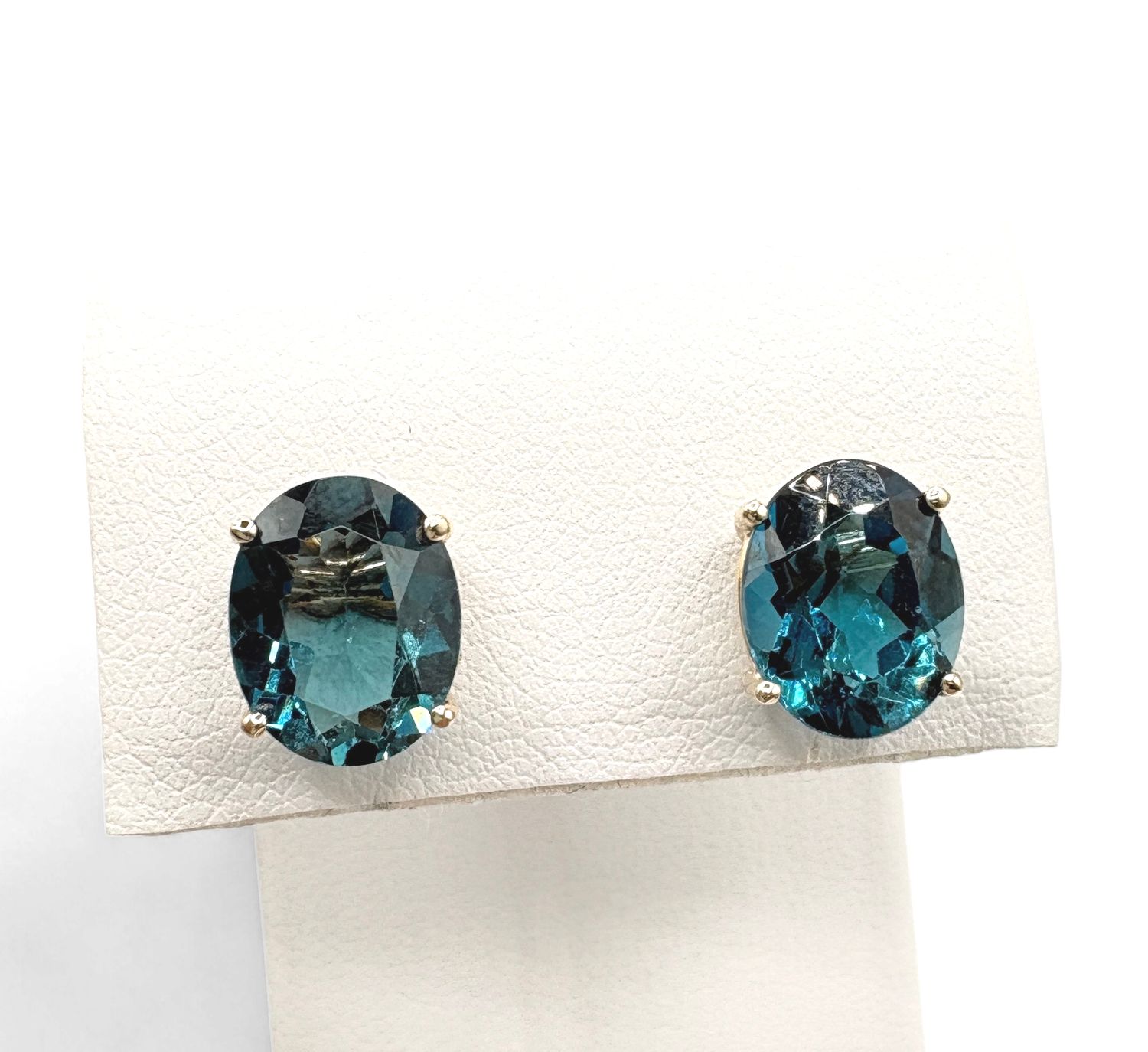 14KY LONDON BLUE TOPAZ OVAL EARRING