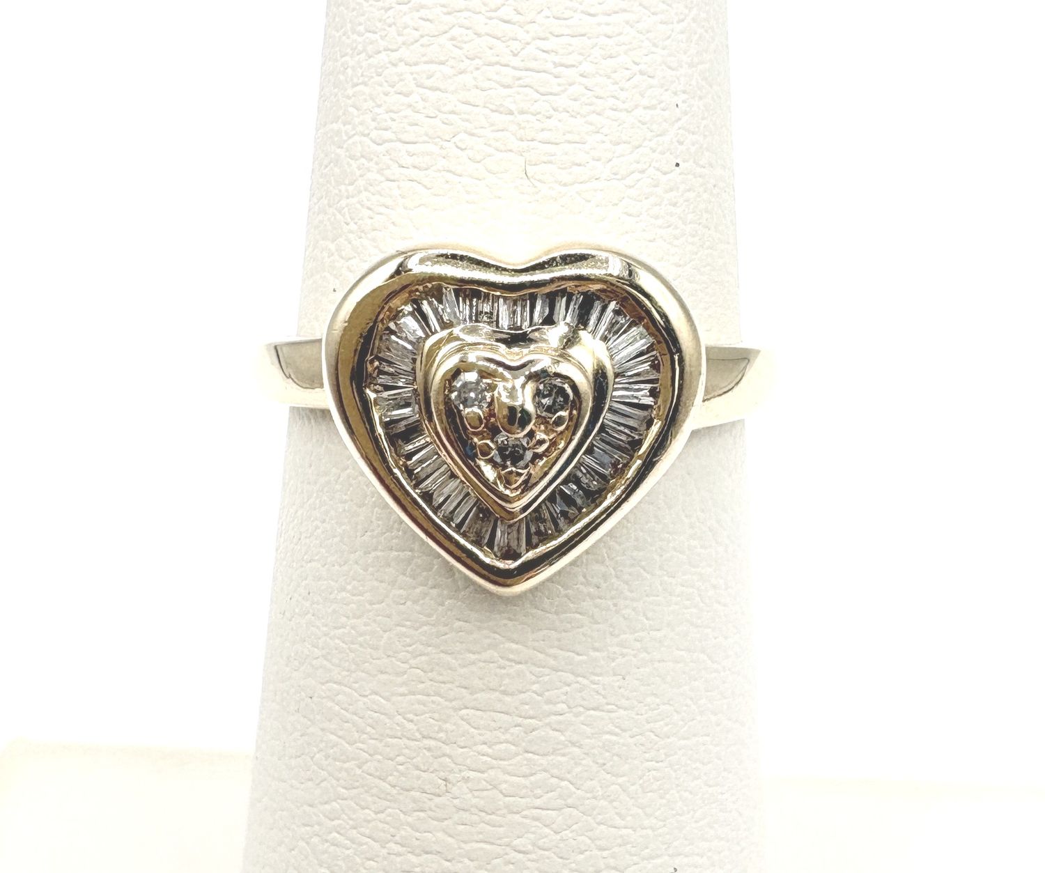 10KY APPROX .25CTW DIAMOND BAGUETTE HEART RING SIZE 4.5
