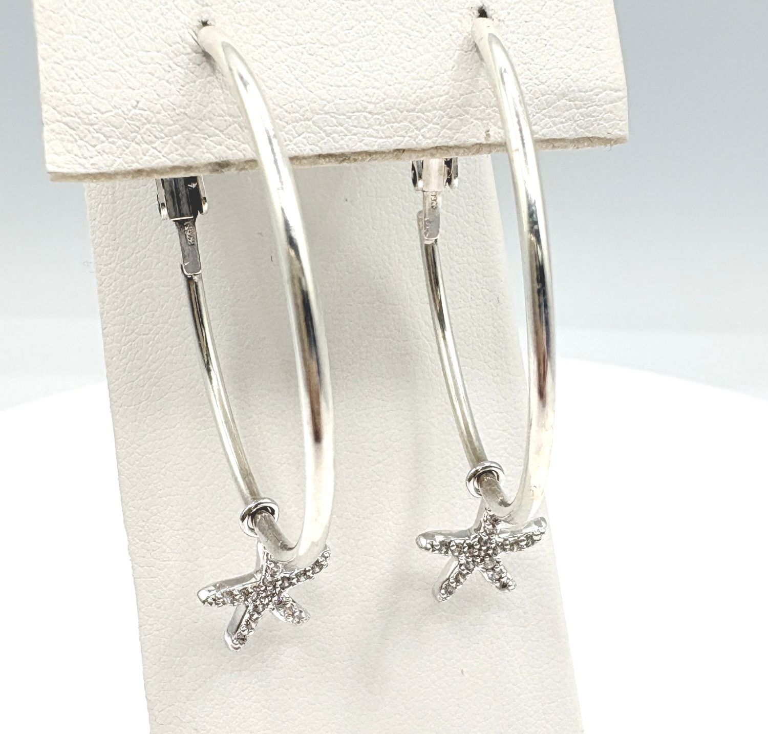 STERLING 1.25" HOOP WITH STARFISH CHARM EARRING
