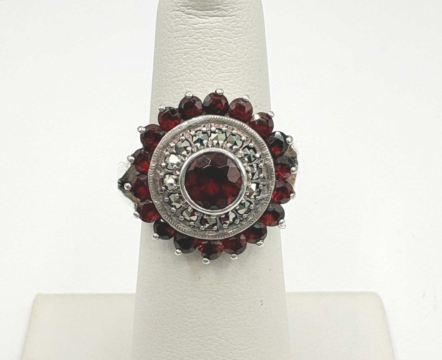 STERLING GARNET &amp; MARCASITE RING SIZE 5.5