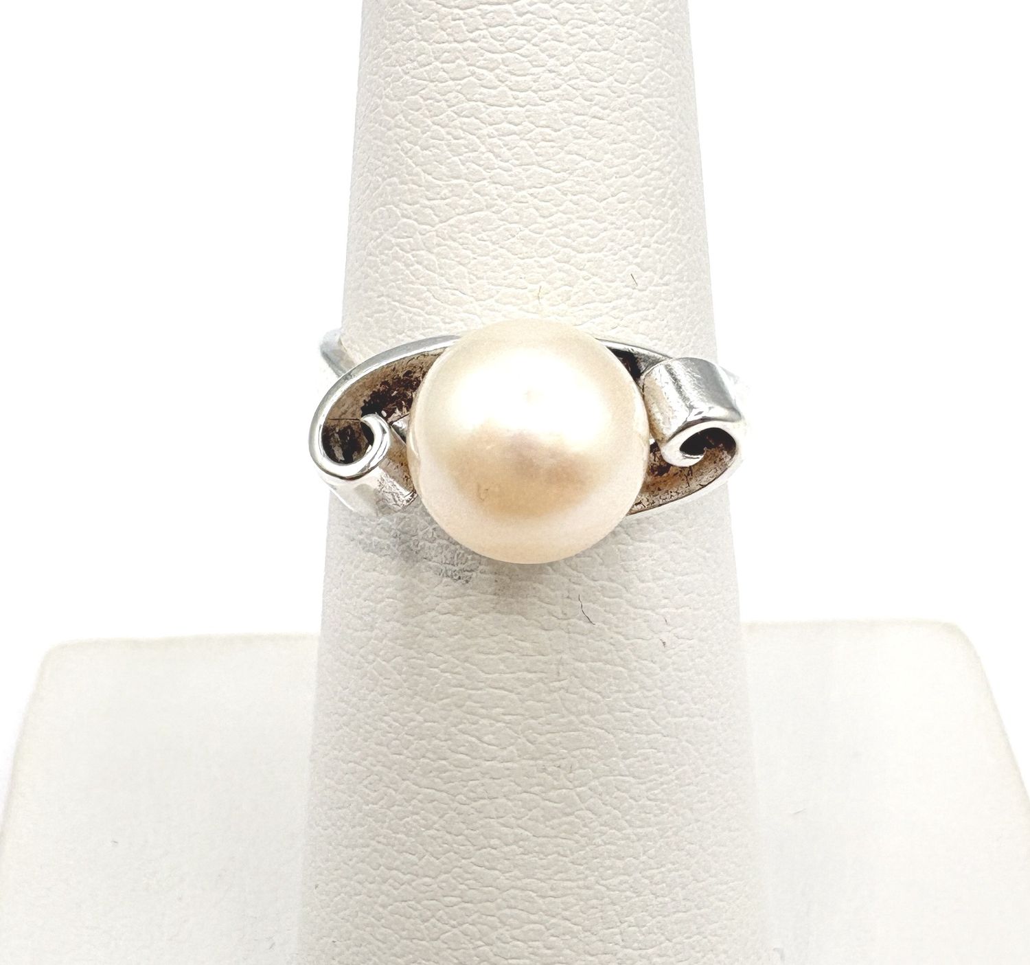 STERLING PEARL SCROLL  RING SIZE 5.5