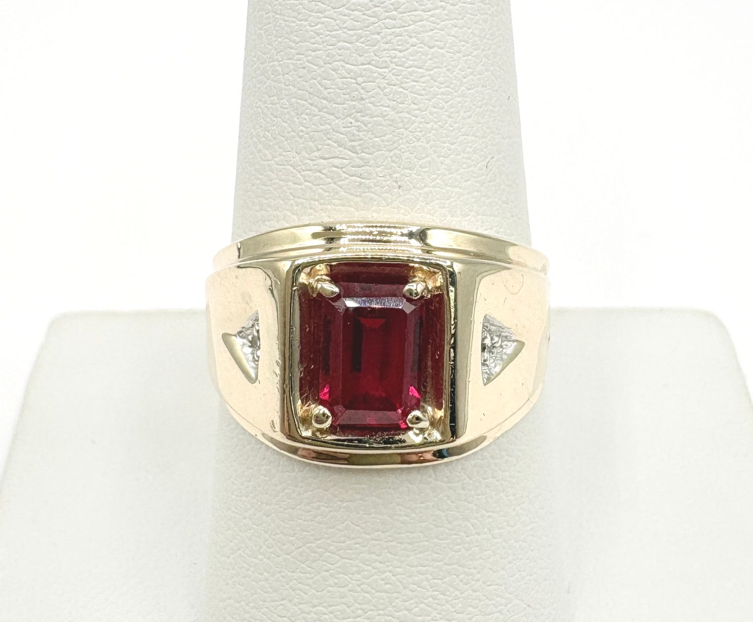 10KY MEN'S RED STONE RING WITH DIAMOND ACCENT SIZE 9