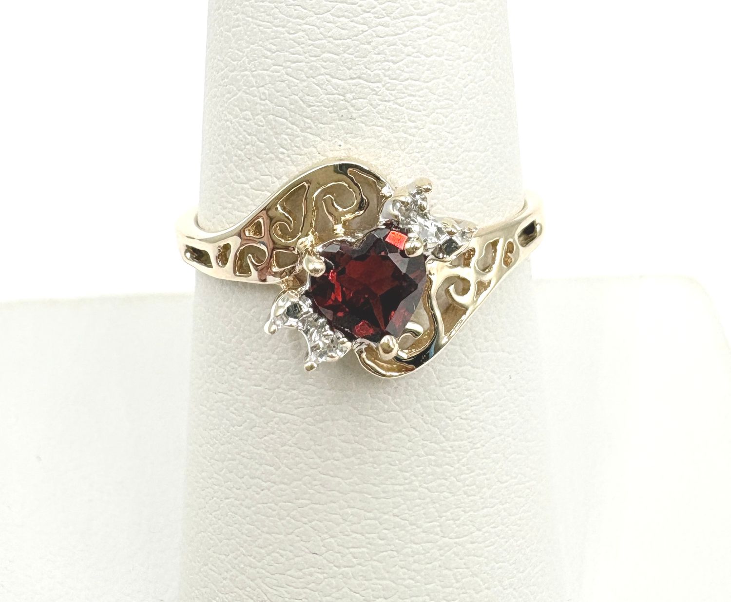 10KY GARNET HEART RING SIZE 7