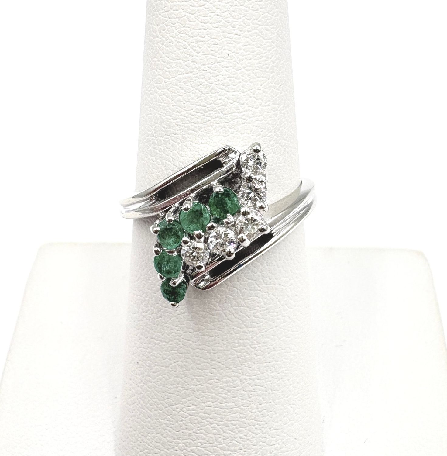 14KW EMERALD &amp; DIAMOND RING SIZE 6.75