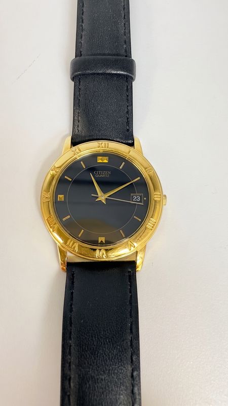 MEN'S GOLD QUARTZ WATCH WITH LEATHER BAND