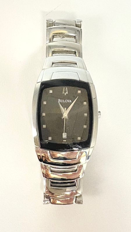 MEN'S BULOVA SILVER TONE RECTANGLE BLACK FACE WATCH