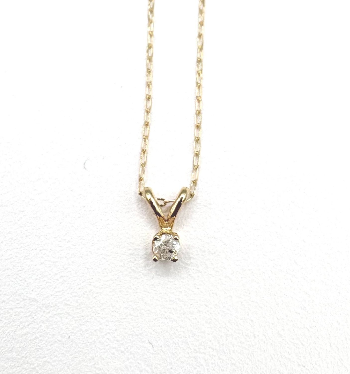 14KY APPROX .08CTW ROUND DIAMOND PENDANT WITH CHAIN 18"