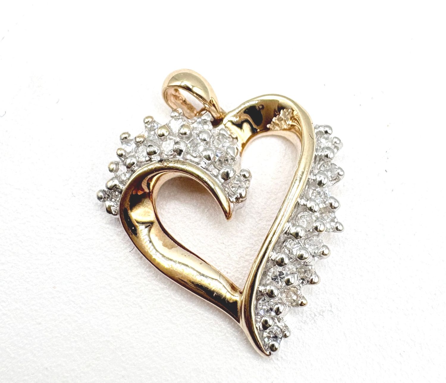 10KY APPROX .33CTW DIAMOND HEART PENDANT WITH CHAIN 18"
