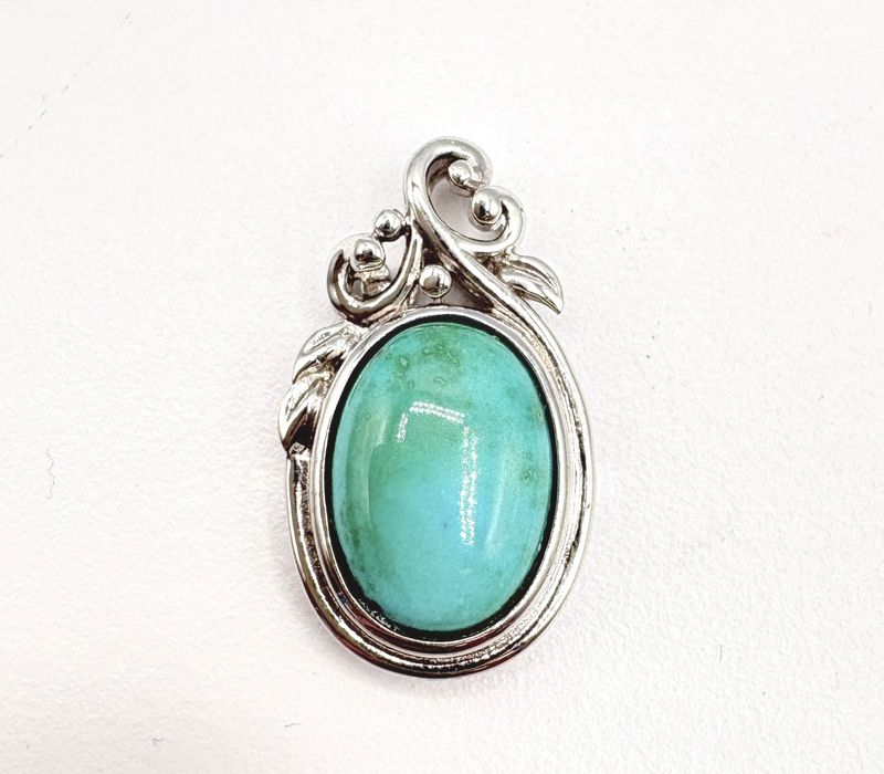STERLING GREEN HUE TURQUOISE PENDANT WITH CHAIN 18"