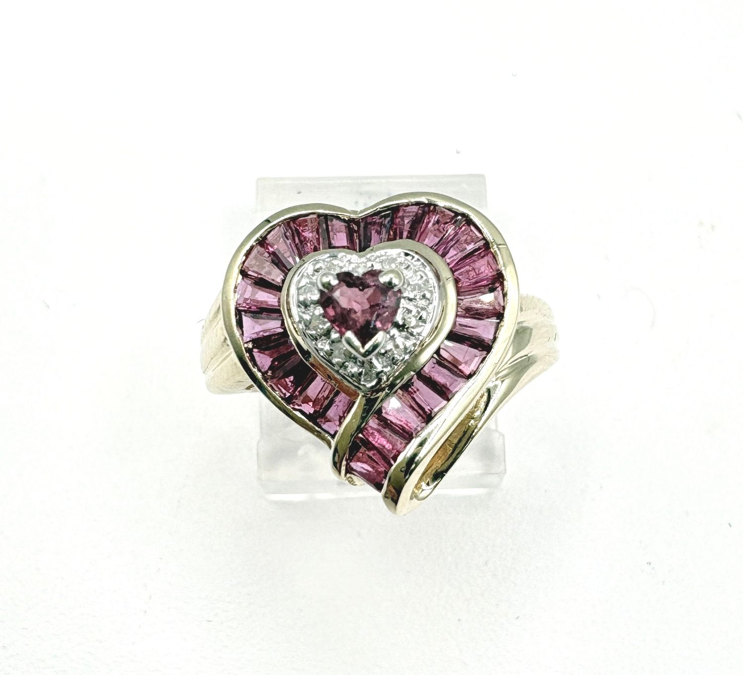 10KY RUBY DIAMOND BAGUETTE HEART RING SIZE 7