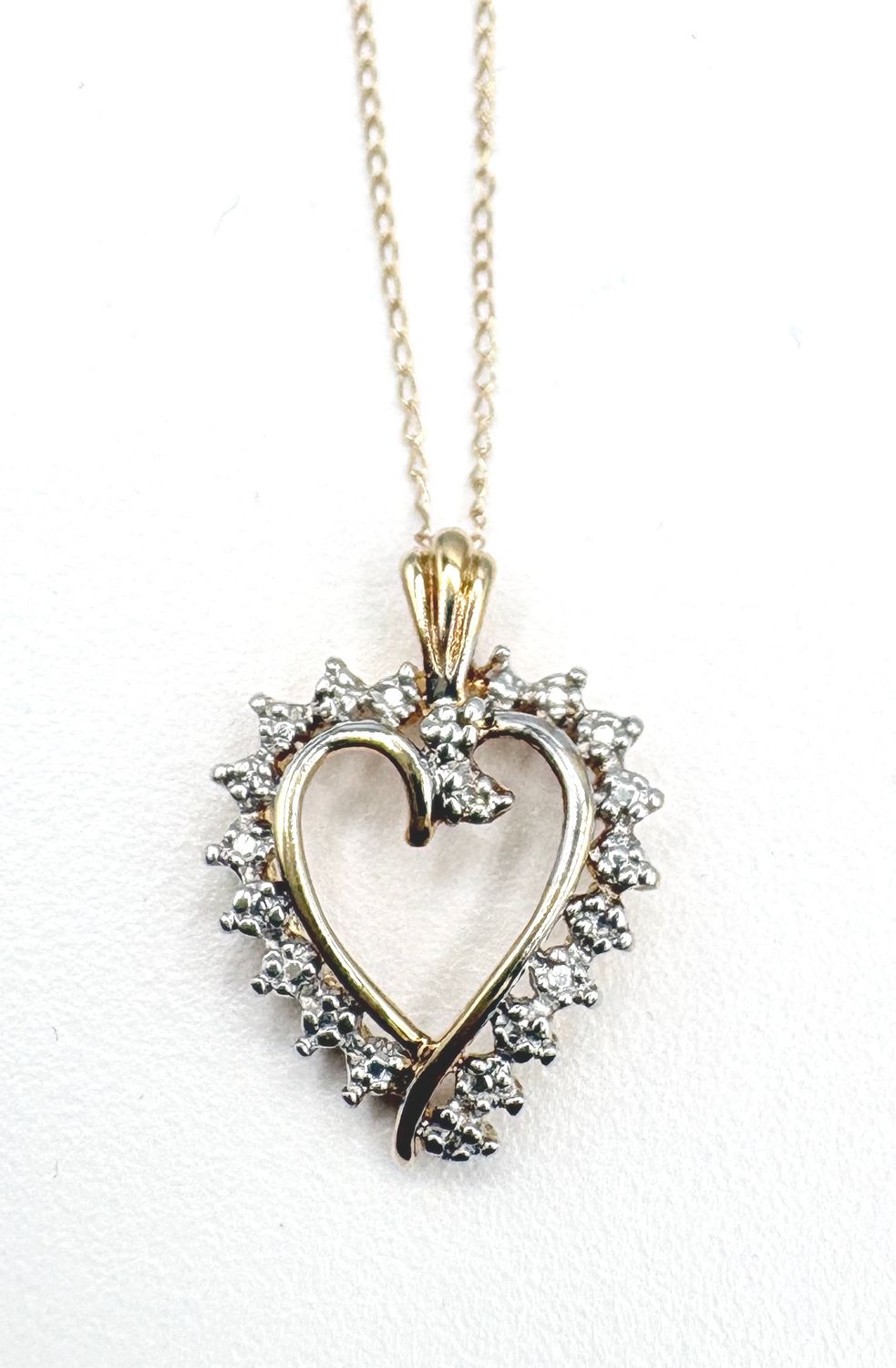 10KY DIAMOND HEART PENDANT WITH CHAIN 18"
