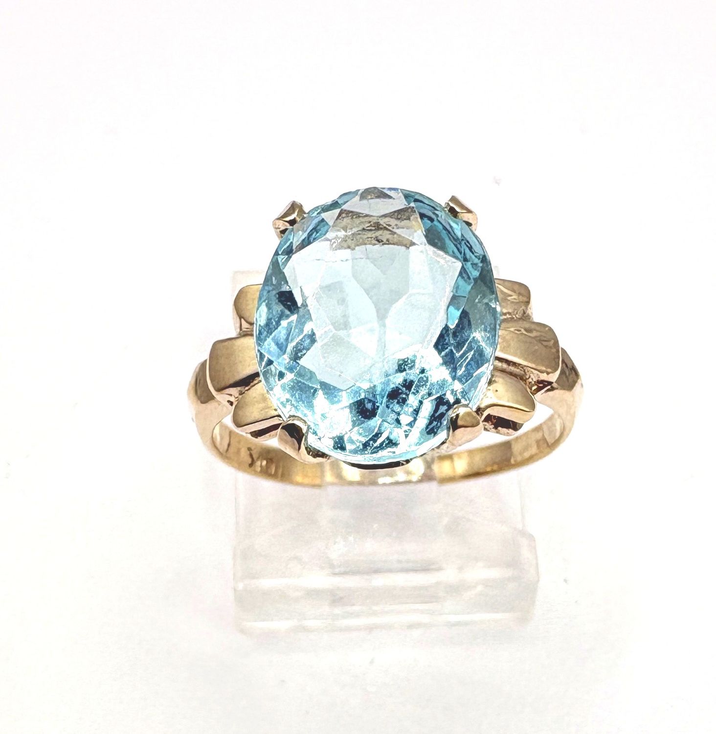 10KY VINTAGE BLUE TOPAZ RING SIZE 6.5