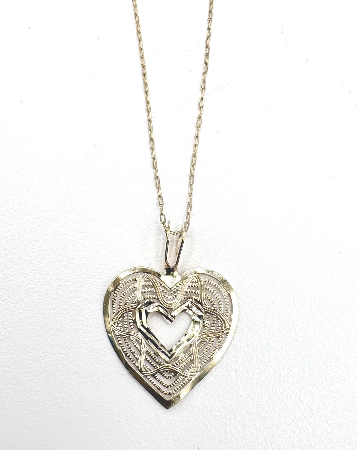 14KY HEART FILAGREE PENDANT ON CHAIN 30"