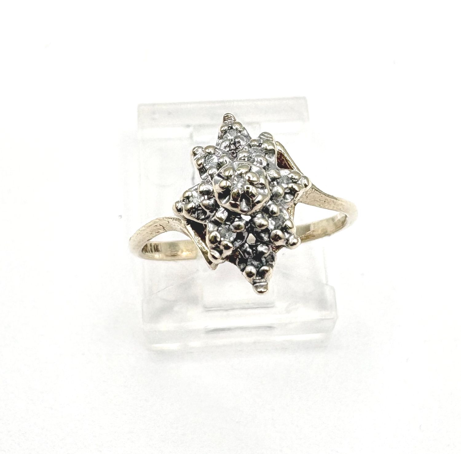 10KY MARQUIS APPROX .25CTW DIAMOND RING SIZE 5