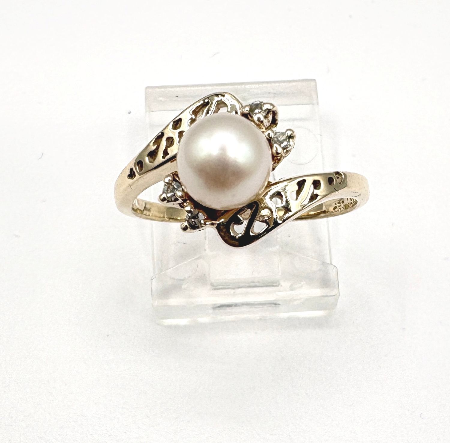 10KY PEARL &amp; DIAMOND BYPASS RING SIZE 6.75