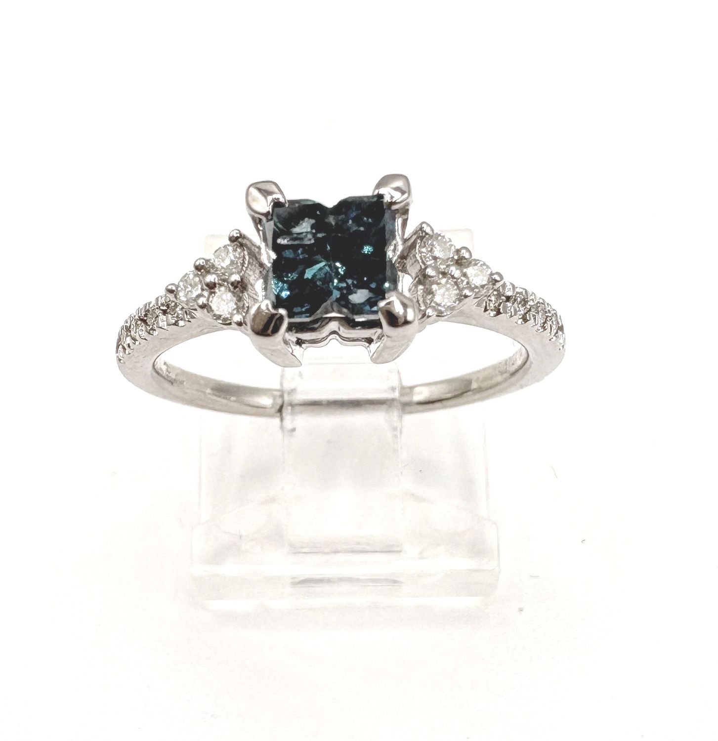 14KW APPROX 1CTW CLOVER CUT BLUE &amp; WHITE DIAMOND RING SIZE 7