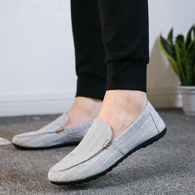 Nouveauté en gros : chaussures habillées pour hommes et jeunes, mocassins plats de style coréen, coloris unis, style business casual, disponibles en gros.