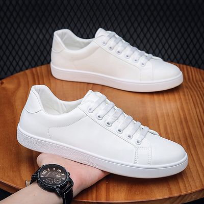 Baskets de sport tendance noires et blanches pour hommes, personnalisables et disponibles en gros (taille 45). Chaussures de course et de marche décontractées et respirantes.