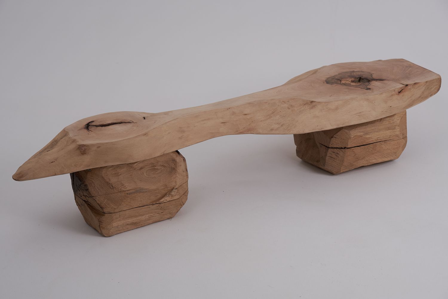 Leszy, Natural Sculpted Wood Bench – Organic Minimalism Leszy, Natural Sculpted Wood Bench – Organic Minimalism