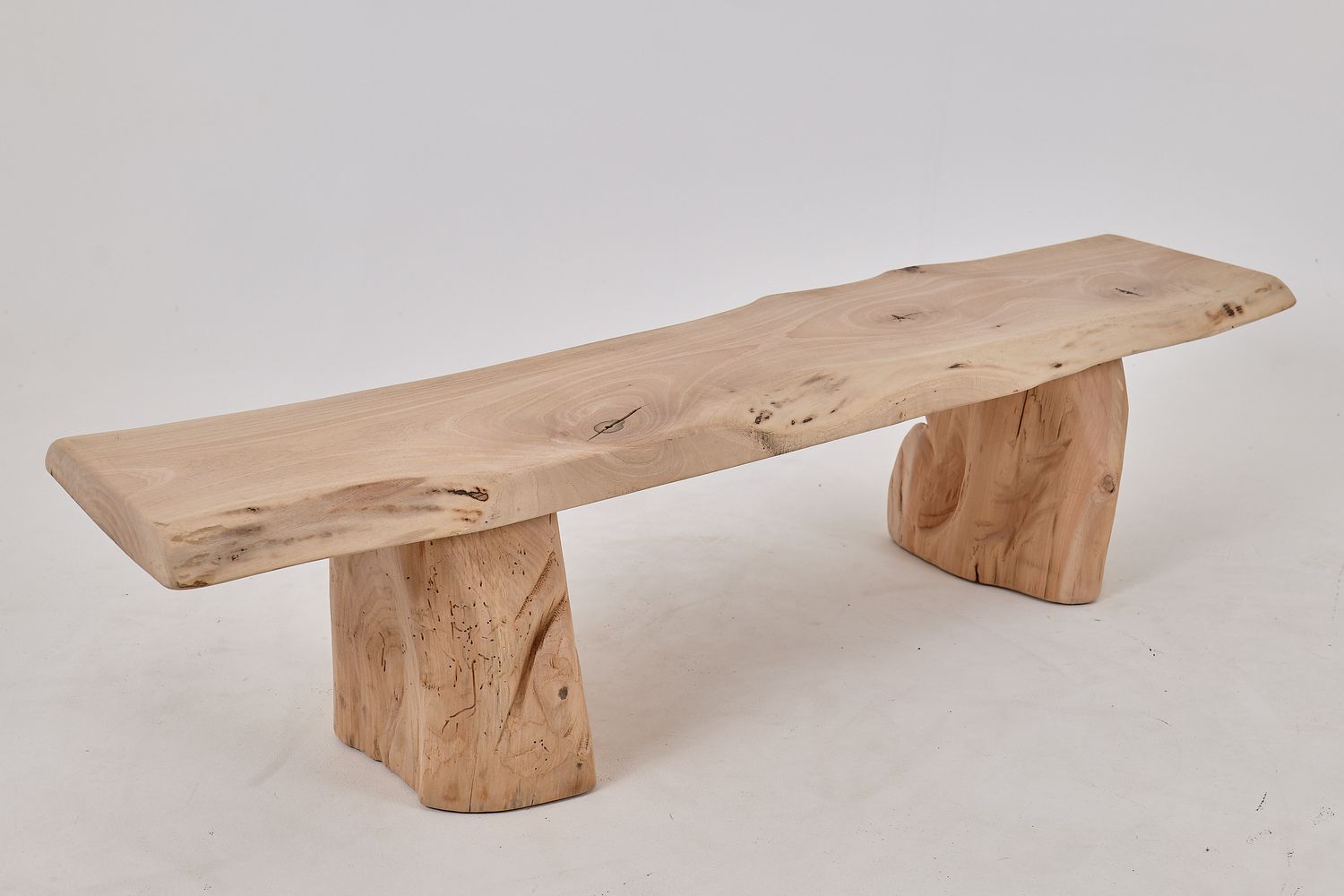 Leszy, Natural Wood Bench – Soft Form & Organic Warmth Leszy, Natural Wood Bench – Soft Form & Organic Warmth