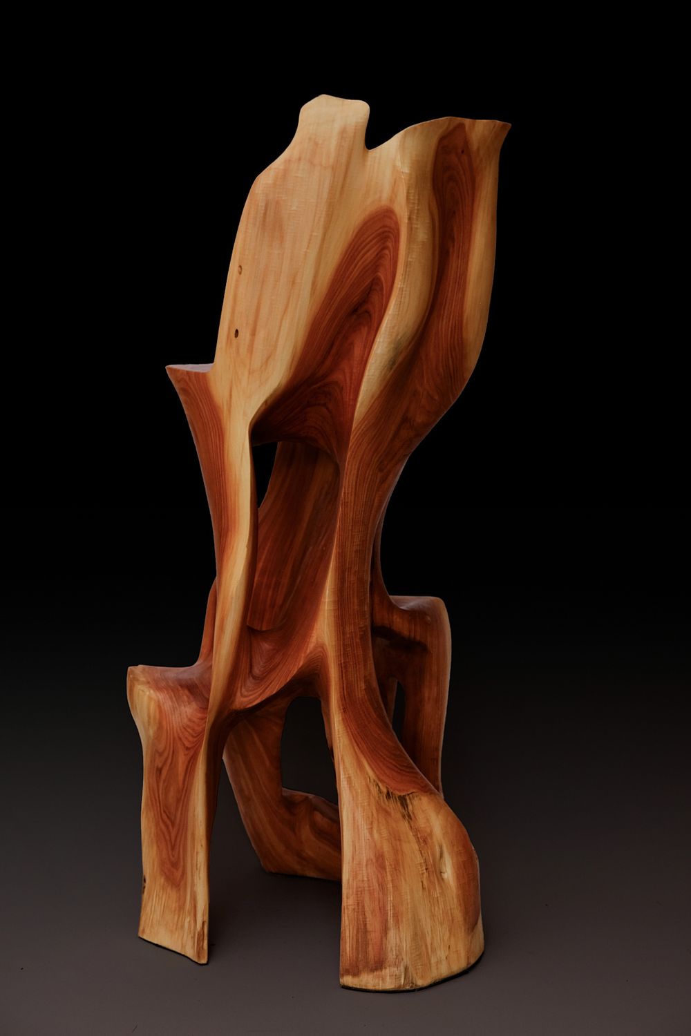 Makha, Flowing High-Back Bar Chair – Carved Sculpture in Natural Hardwood Makha, Flowing High-Back Bar Chair – Carved Sculpture in Natural Hardwood