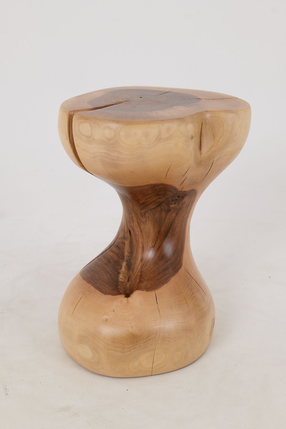 Leszy, Hourglass Side Table – Soft Curves in Solid Wood Leszy, Hourglass Side Table – Soft Curves in Solid Wood