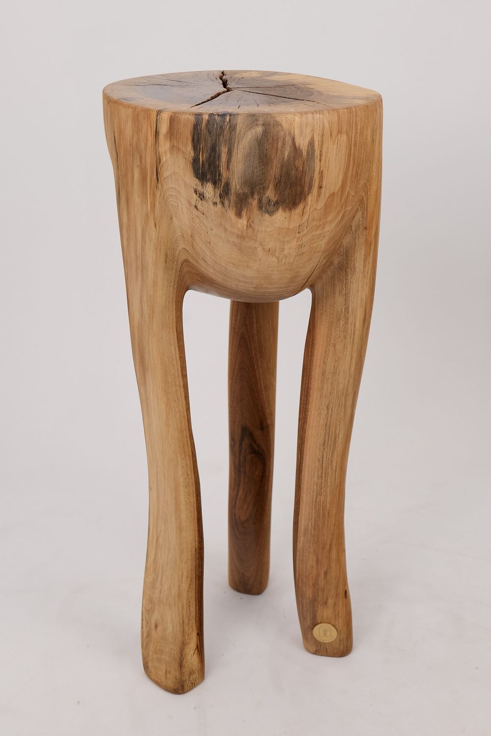 Leszy, Sculptural Side Table Carved in Solid Wood Leszy, Sculptural Side Table Carved in Solid Wood