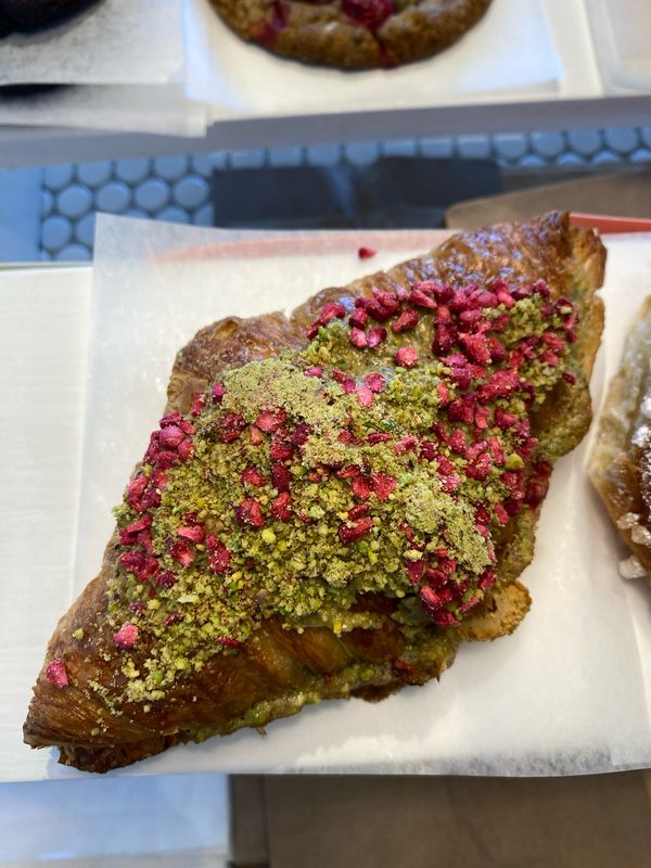CROISSANT PISTACHE-FRAMBOISE