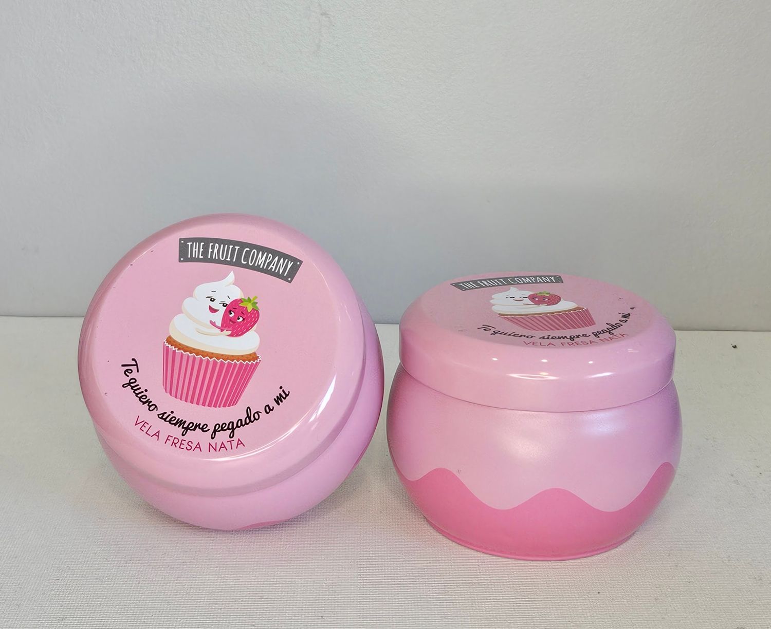 Bougie en forme de canette de crème à la fraise