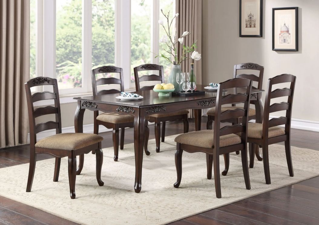 D366 Table &amp; 4 chairs.