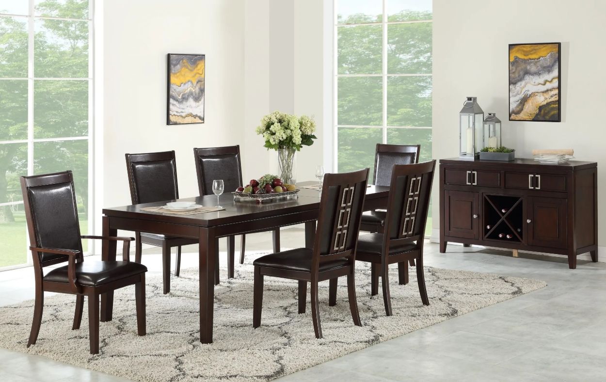 D560 Table &amp; 4 chairs.