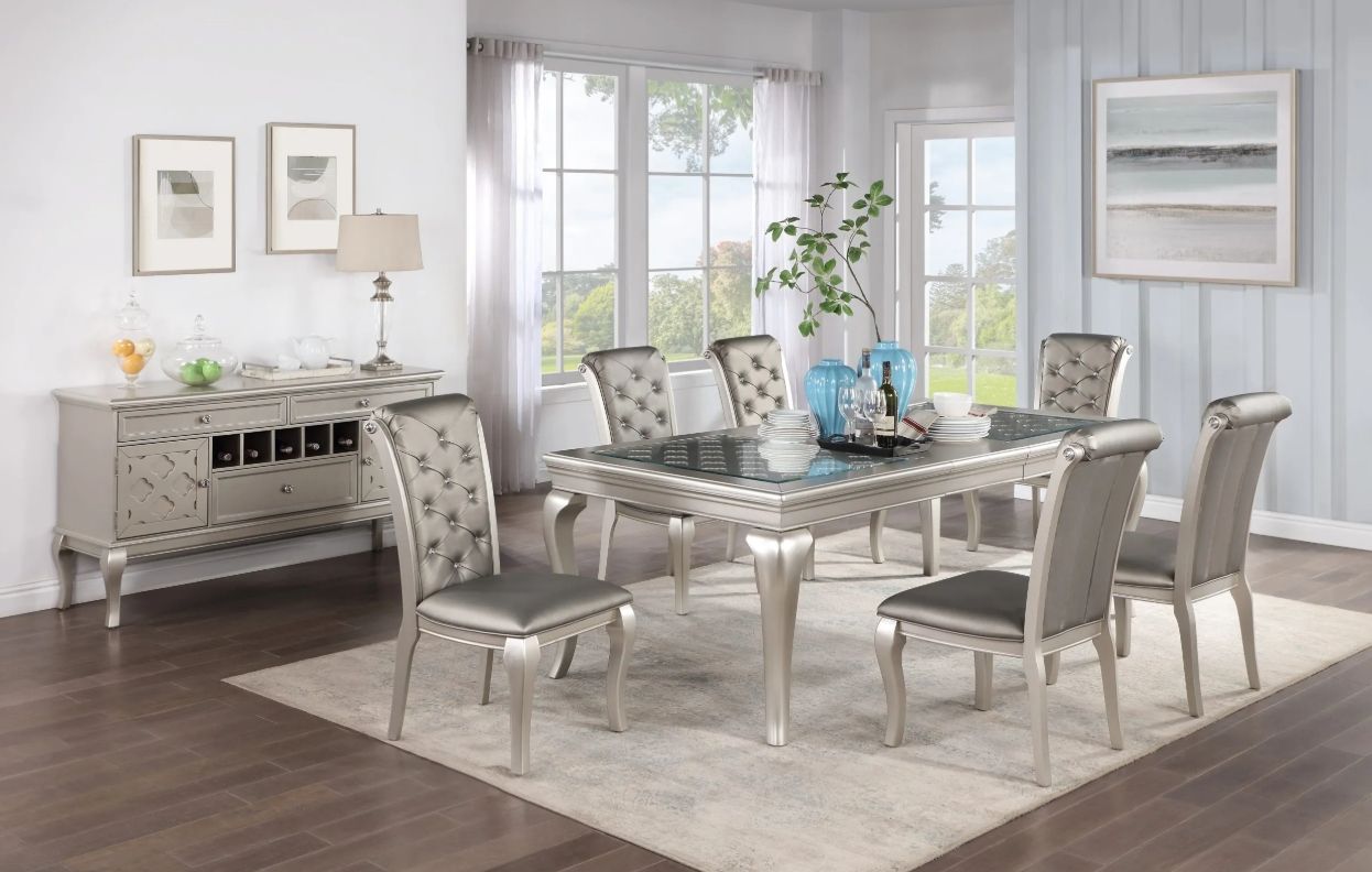 D523 Table &amp; 4 chairs.