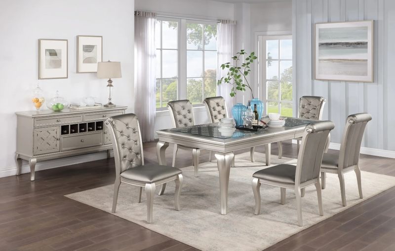 D523 Table &amp; 4 chairs.