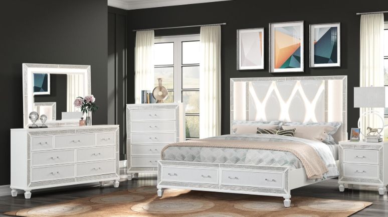 Crystal Queen 5 Pc Bedroom Set in White