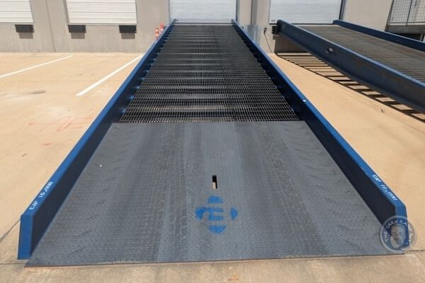 Stationary Bluff Steel Forklift Ramp: Texas | 16K-lb Cap