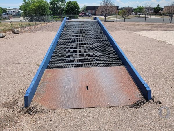Stationary Steel Bluff Yard Ramp with Platform in Colorado